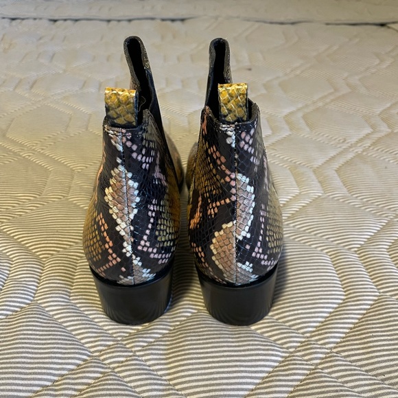 Boots - Picture 3 of 5